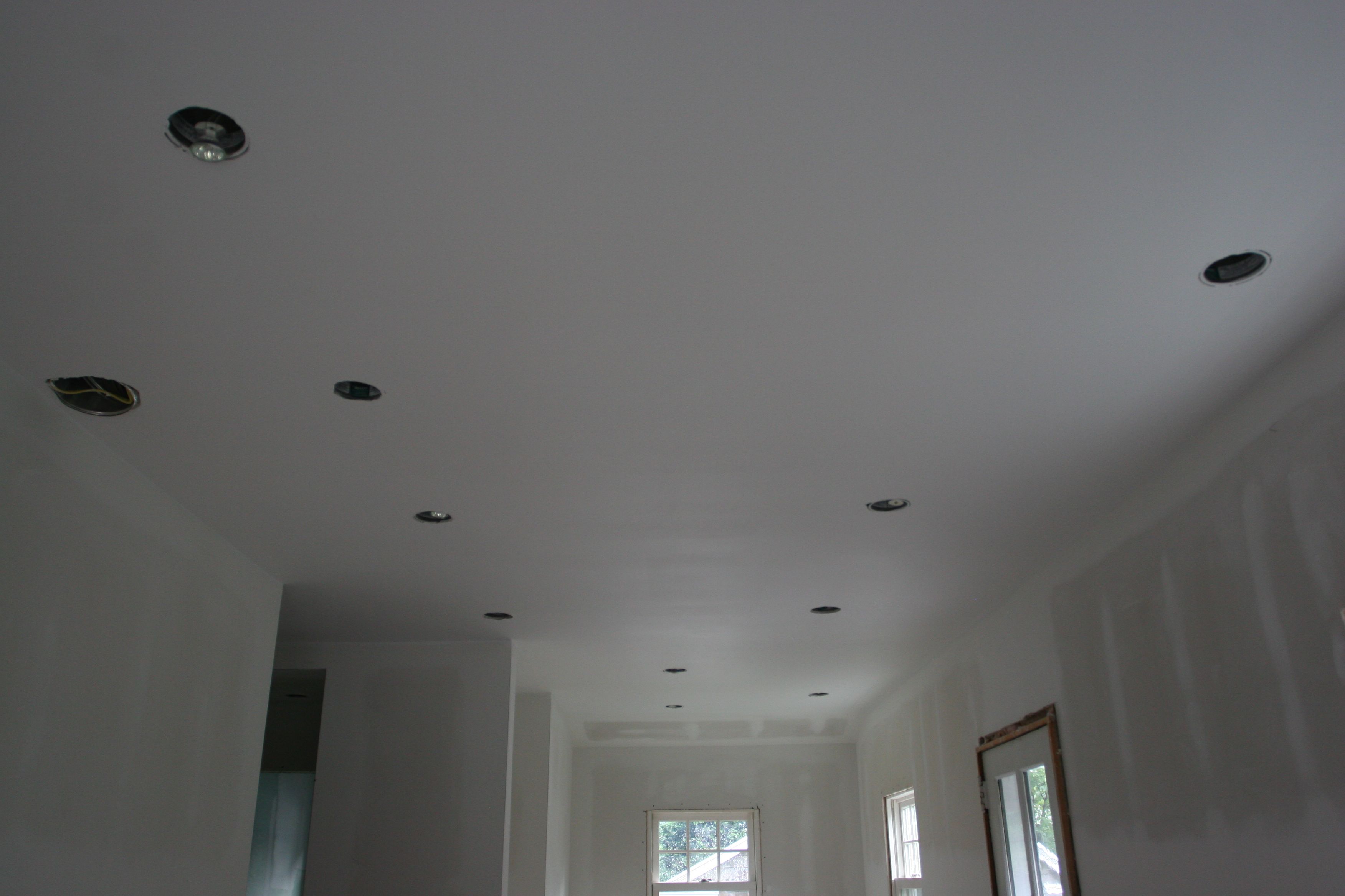 Kitchen ceiling: painted!