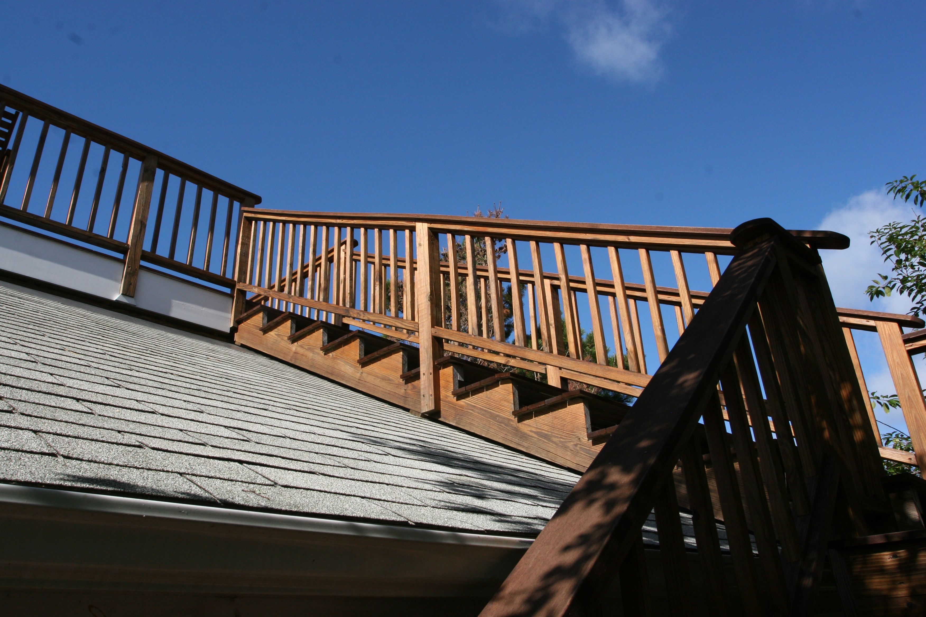 It had a deck on the top of the roof, accessible by an outdoor staircase.