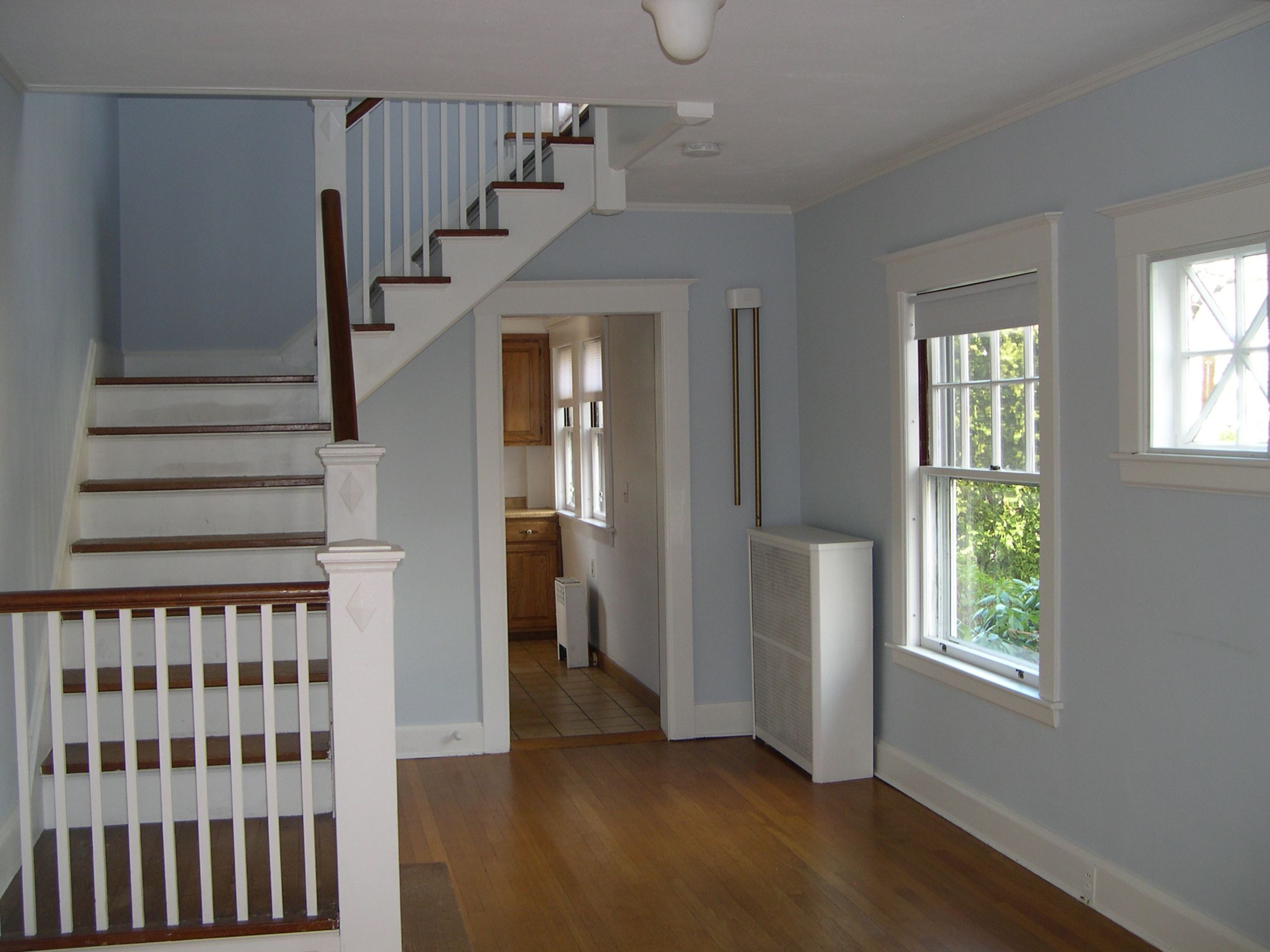 Front hall, before (Dec '05).