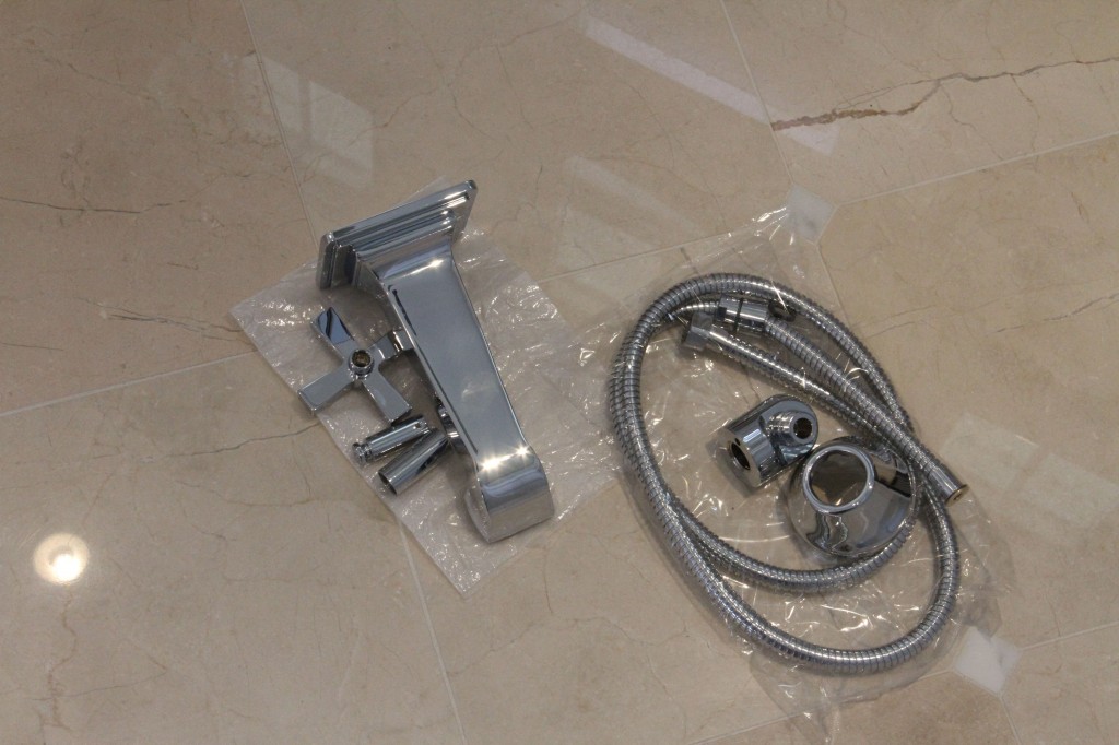A peek at the tub faucet and body spray hose.