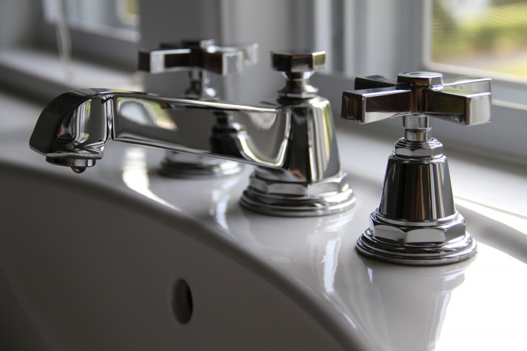 I am in love with this Kohler line... so chic, so classic, so shiny. What's not to love?