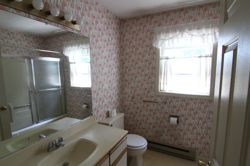 Master/main bath BEFORE: strangely enough I kind of like the wallpaper here. Regardless, this room is low on the priority list.
