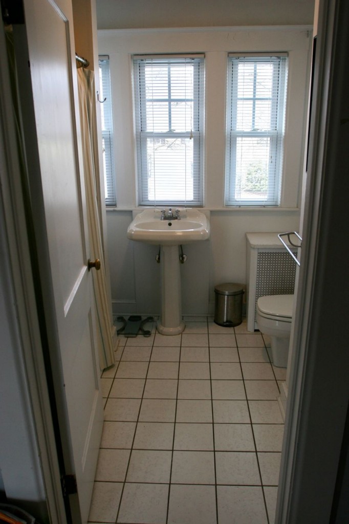 BEFORE: The pedestal sink was pretty much the only thing worth saving in the bathroom (and we did in fact save it and use it again at my mom's condo), but the entire room was ill-planned and inefficient. And ugly. There, I said it.